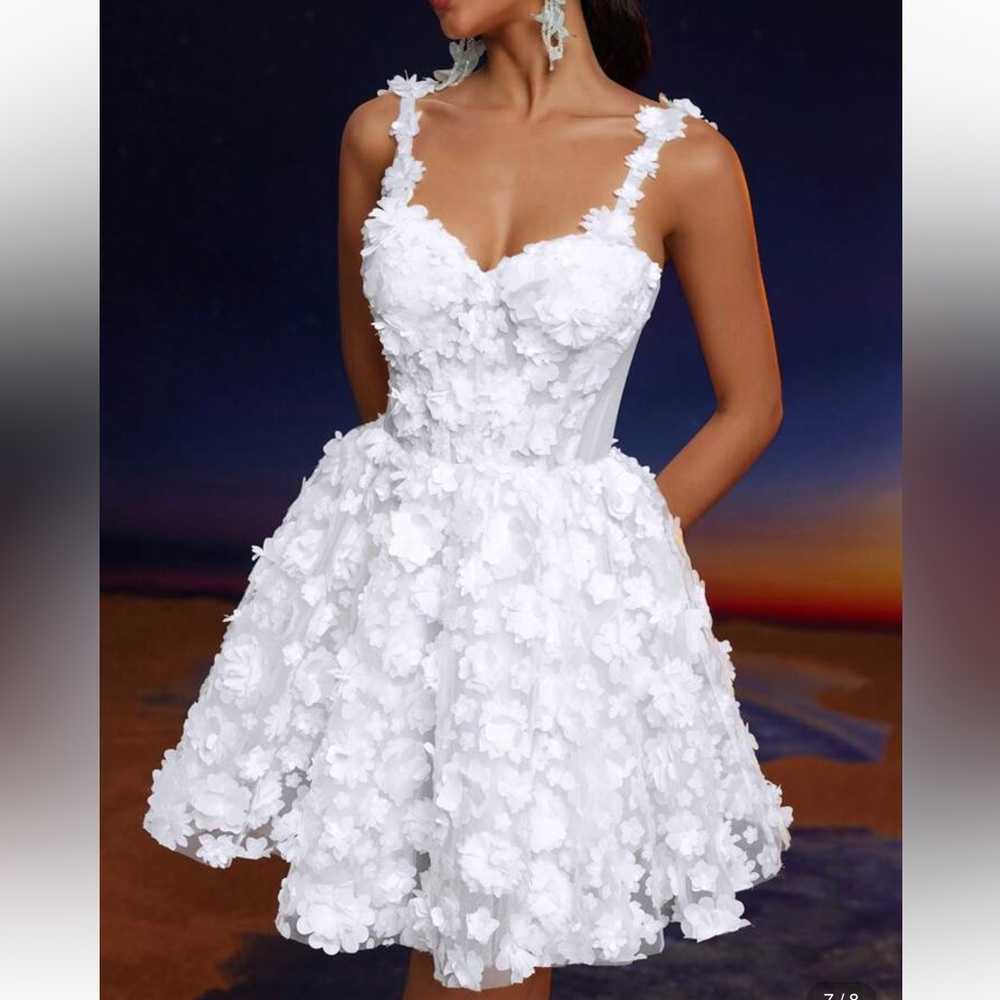 NWOT White Floral Appliqué Dress